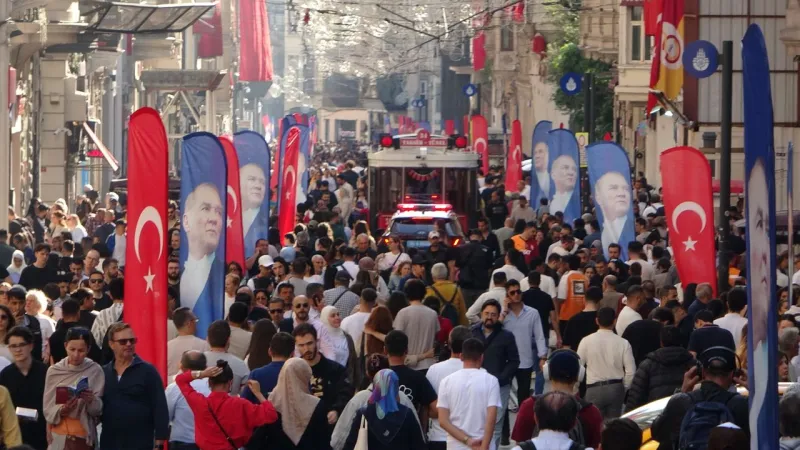 19 Mayıs’ta Taksim Meydanı ve çevresi Türk bayraklarıyla donatıldı