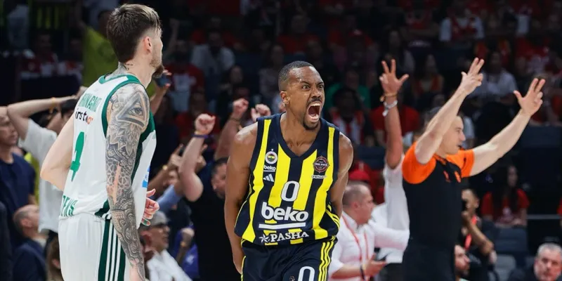 McCollum'dan Fenerbahçe'ye Final Hediyesi! 37 Yaşında Zirveye