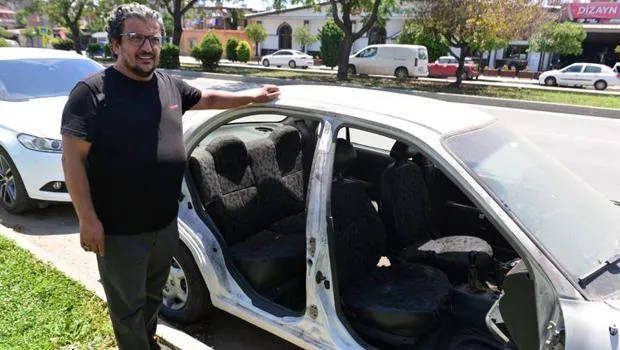 Adana'da Şoke Eden Hırsızlık! Kapıları Çalıp Kendi Aracına Taktı!