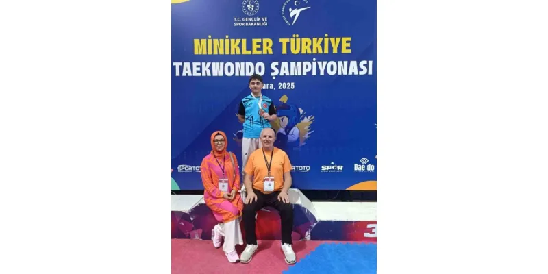Düzceli Ahmet Selim Uras'tan Taekwondoda Türkiye 3.'lüğü!