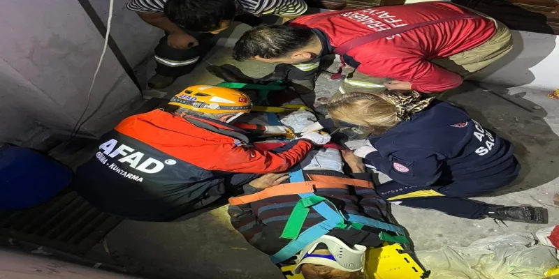 Safranbolu'da Yaşlı Adam Apartman Boşluğuna Düştü! İşte Kurtarma Anları