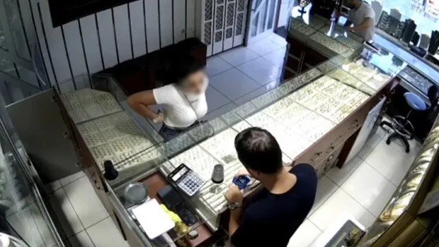 Şok İddia! Arkadaşının Şifresiyle 780 Bin TL Çaldı, Kuyumcuya Koştu!