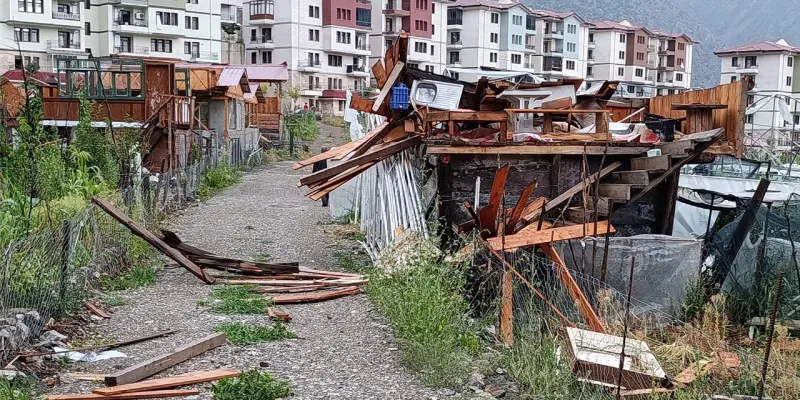 Artvin'de Fırtına Felaketi! Çatılar Uçtu, Yusufeli Alarmda