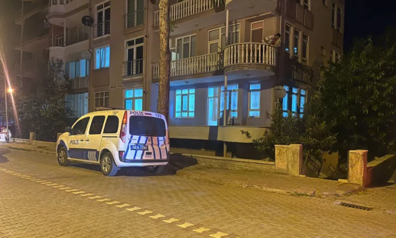 Astsubay ağabeyinin silahıyla oynarken kazara ablasını vurarak öldürdü