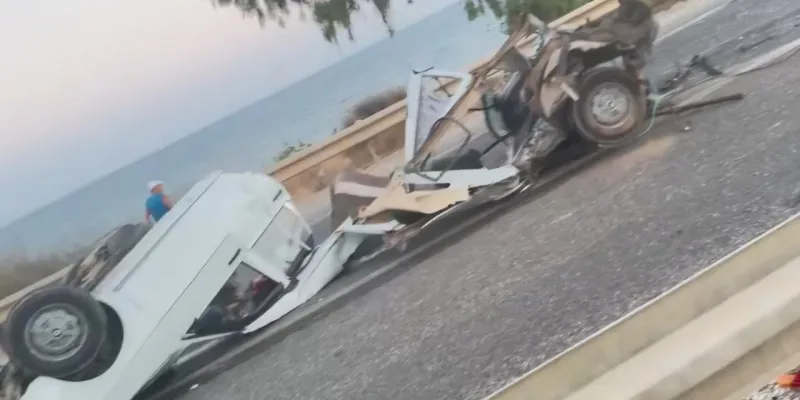 Feci Kaza! Otomobil Bariyerlere Çarptı, İkiye Bölündü: 1 Ölü!