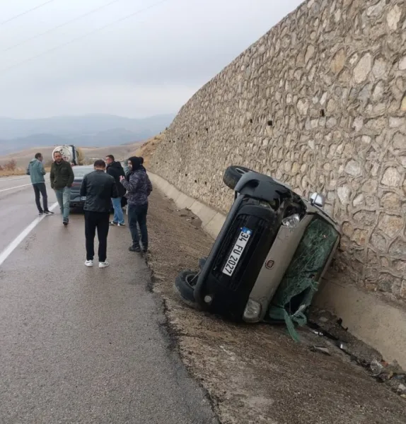 Bayburt-Erzurum kara yolunda trafik kazası: 3 yaralı