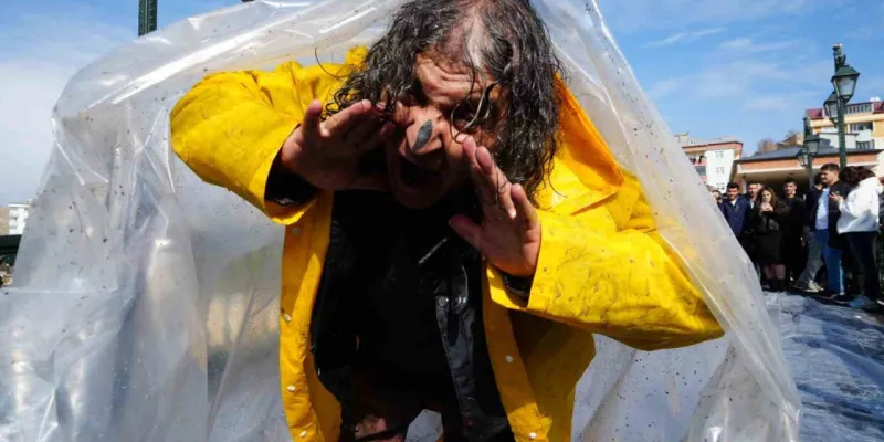 Bayburt'ta Şaşırtan Performans! Naylonla Arınma Ritüeli