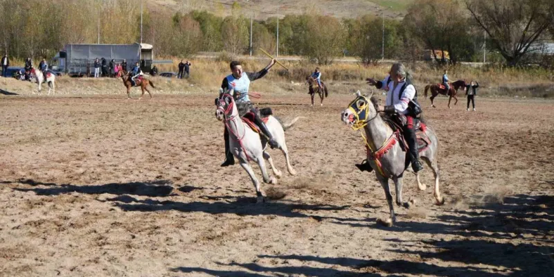 Bayburt'ta Cirit Şöleni! Atlar Dostluk İçin Yarıştı