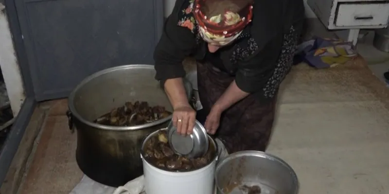 Bayburt'ta Kışlık Kavurma Şöleni! Bu Lezzeti Kaçırmayın!