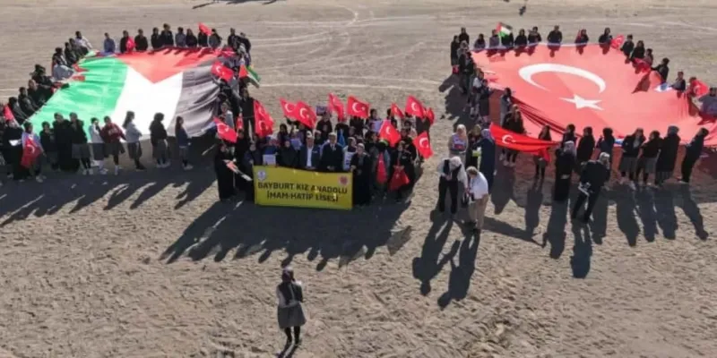 Bayburt'tan Filistin'e Destek: Öğrencilerden Duygulandıran Gemi Eylemi!