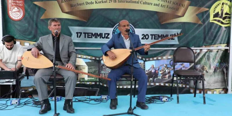Bayburt'ta Aşıklar Şöleni! Ozanlar Türküleriyle Coşturdu
