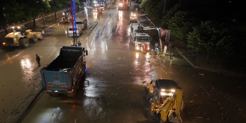 Beşirli ve Moloz'da Temizlik Çalışmaları Aralıksız Sürüyor