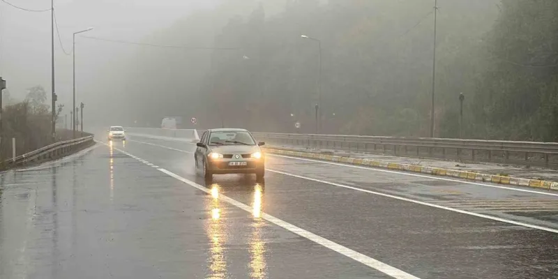 Bolu Dağı'nda Sürpriz! Sis ve Sağanak Hayatı Felç Etti!