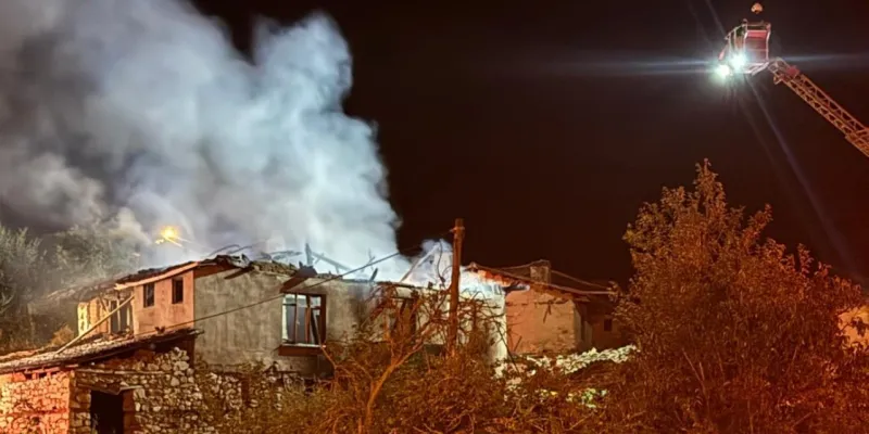 Bursa'da Ahşap Ev Alevlere Teslim! İşte Yangın Sonrası Flaş Detaylar