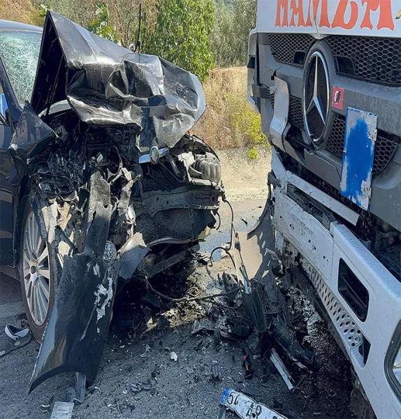 Bursa'da Feci Kaza! TIR Otomobili Biçti: 1 Ölü, 2 Yaralı