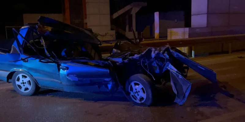 Bursa'da TIR'a arkadan çarpan otomobil hurdaya döndü; sürücü ağır yaralı
