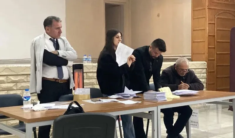 CHP Bayburt'ta Sürpriz Değişim! Yeni Başkan Türker Seçildi