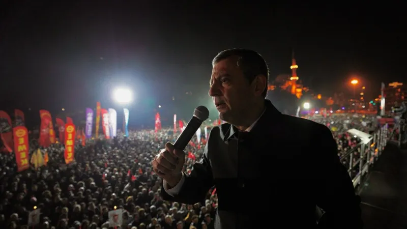 CHP Genel Başkanı Özgür Özel: Erdoğan, Ekrem İmamoğlu'nu yenemeyeceğini anladığı için, hapse atmıştır