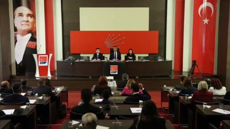 CHP Olağanüstü Toplandı! Özgür Özel'den Kritik Açıklamalar Bekleniyor