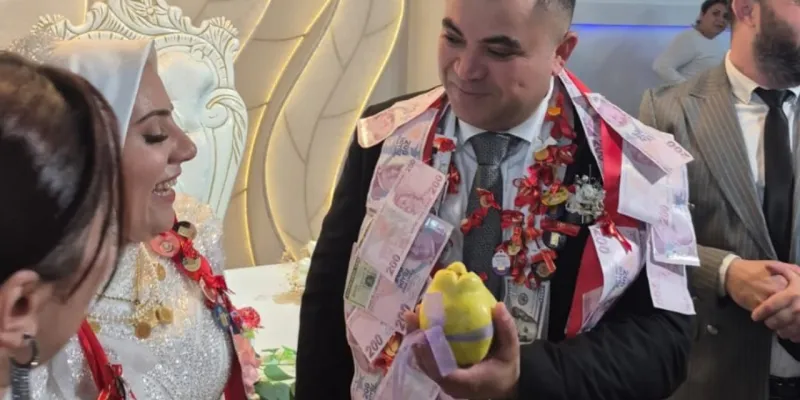 Damada şaka yapıp takı yerine ’ayva’ hediye ettiler