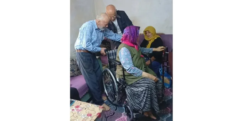 Emekli astsubaylardan tekerlekli sandalye desteği