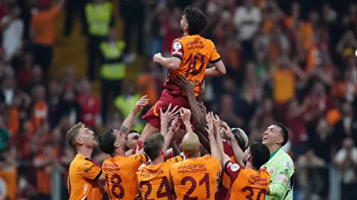Galatasaray'dan ayrılan Mertens ülkesine döndü