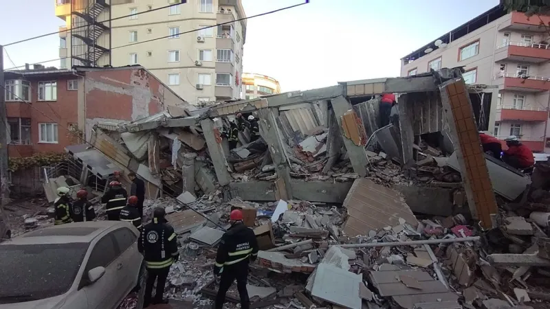 Gebze Belediye Başkanı Büyükgöz'den çöken binaya dair ilk açıklama: Kayıtlarımıza göre binada iki aile yaşıyor