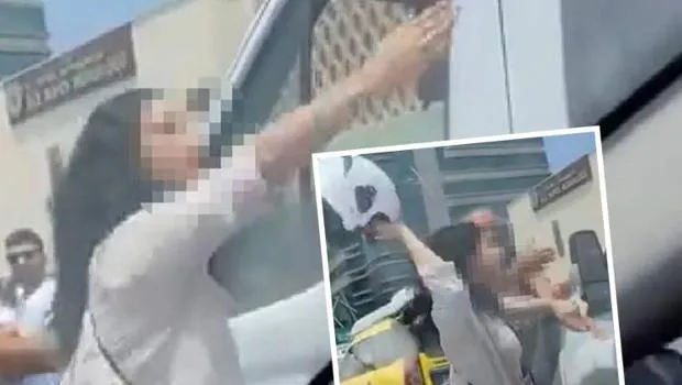 Genç kadın öfkeden çılgına döndü: Kaskını çıkarıp çığlık atarak saldırdı