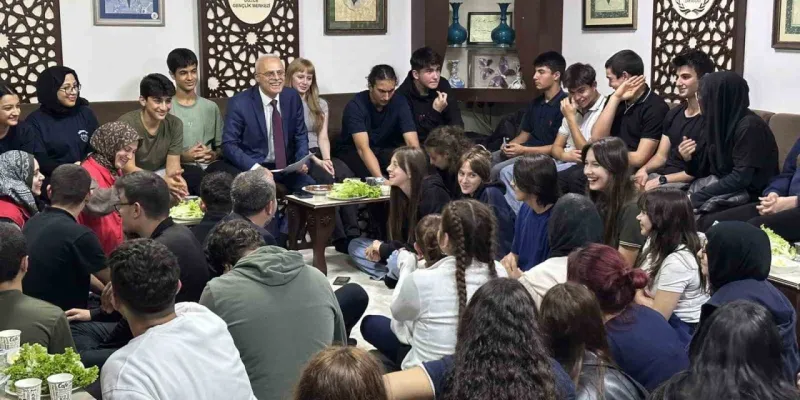 Gençlik temsilcileriyle bir araya geldi