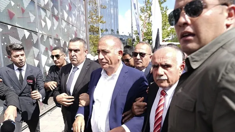 Gürsel Tekin yüzlerine söyledi! CHP'liler sessizliğe büründü: Ben Aziz İhsan Aktaş’ın Ertan Yıldız’ın arkadaşı değilim