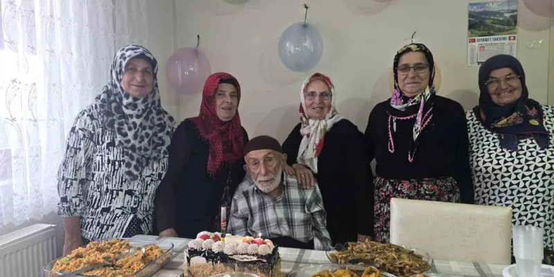 95'lik Hacı Hasan Dede'ye Torunlardan Kabaklı Doğum Günü!