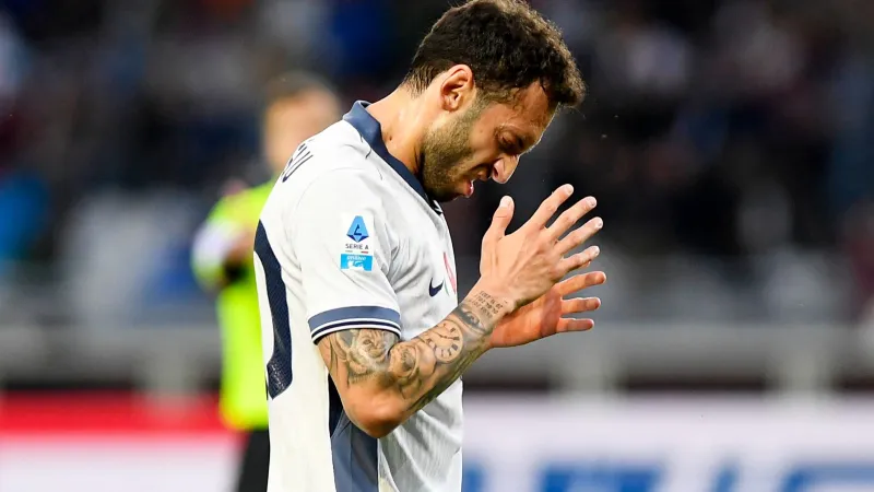Hakan Çalhanoğlu Şoku! Cezası Başını Yaktı