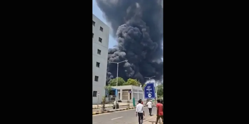 Hindistan'da yolcu uçağı düştü