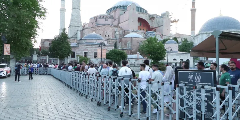 İstanbul - Ayasofya’da bayram namazını kıldılar