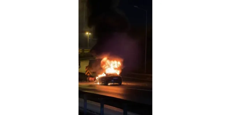 Bahçelievler'de Otomobil Alevlere Teslim! İşte O Anlar