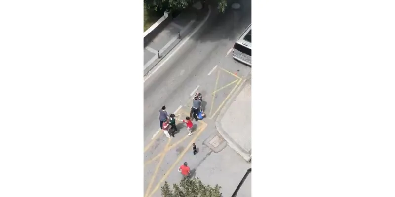 İstanbul- Kadıköy'de çocuğunun yanında eski eşi ve ailesini darbeden şüpheli yakalandı