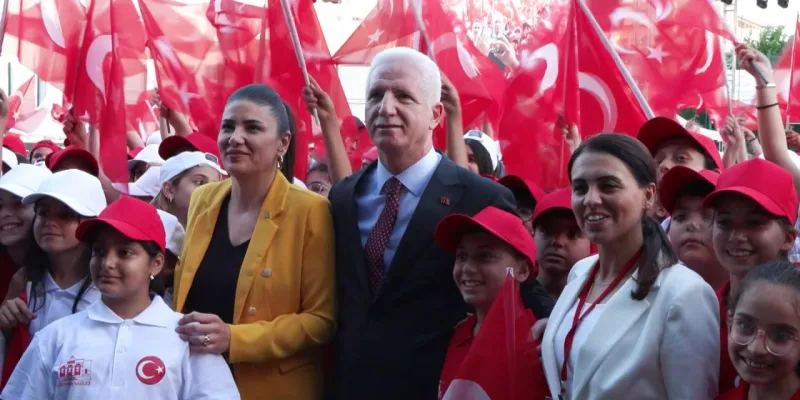 Vali Gül'den Müzik Şöleni: Enstrümansız Okul Kalmasın!