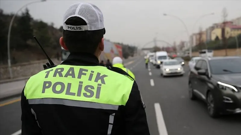 İstanbul'da Trafik Alarmı! Hangi Yollar Kapandı? İşte Alternatif Rotalar