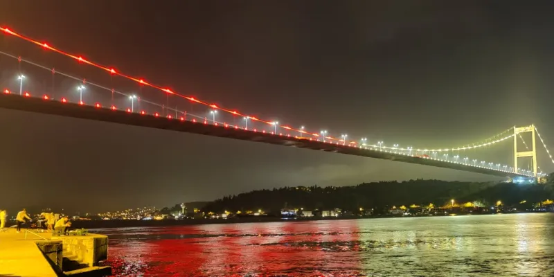İstanbul'da Köprüler Sarı Kırmızı! Galatasaray Şampiyonluğu Kutlaması