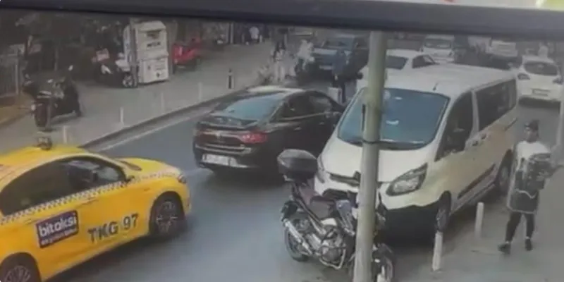 Kağıthane'de Şok Kaza! Fren Yerine Gaza Bastı, Ortalık Savaş Alanına Döndü!