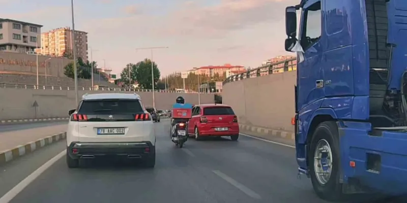 Karabük’te düğün konvoyundaki araçlar trafik kurallarını hiçe saydı