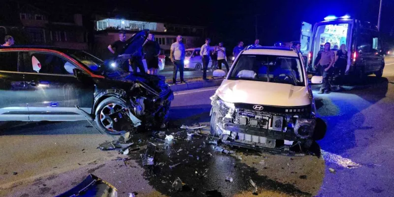 Düzce'de Feci Kaza! Cip Karşı Şeride Geçti: 5 Yaralı!