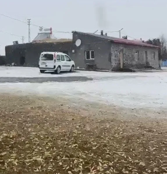 Kars'ta Kar Sürprizi! Yüksekler Beyaza Büründü