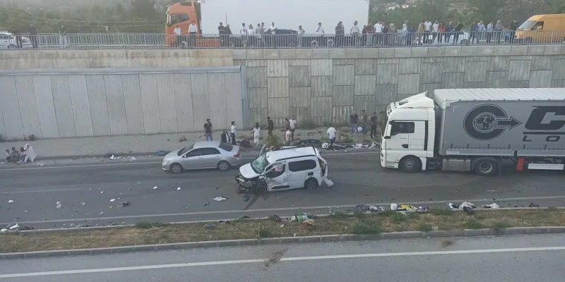Kastamonu'da 3 araç kazaya karıştı; 9 yaralı