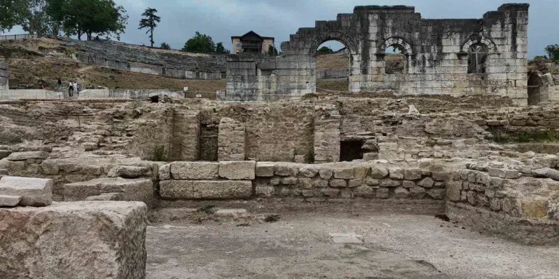 Konuralp'te Kazı Sürprizi! Tarihin Gizemli Kapıları Aralanıyor