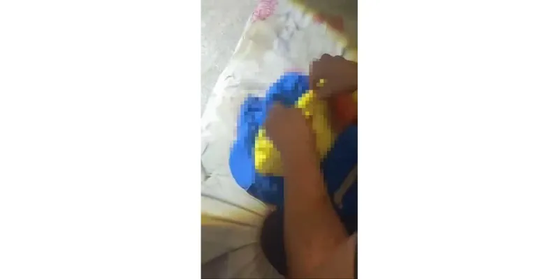 Kendi imkanlarıyla doğurduğu bebeğini çatıya bırakıp ölmesine neden olan anne tutuklandı