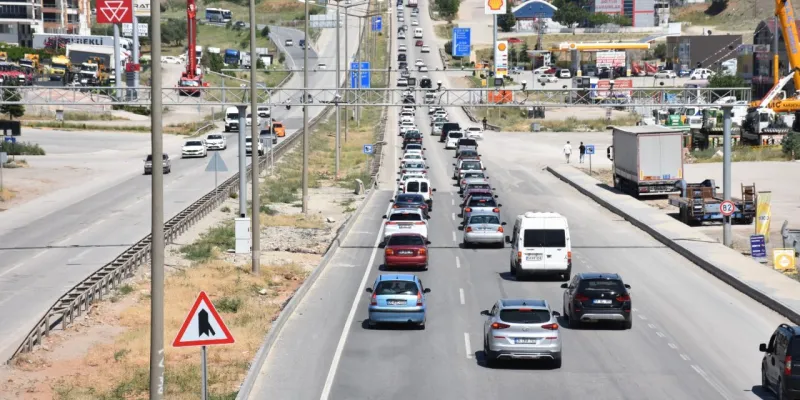 'Kilit Kavşak' Kırıkkale'de Arife Günü Yoğunluğu
