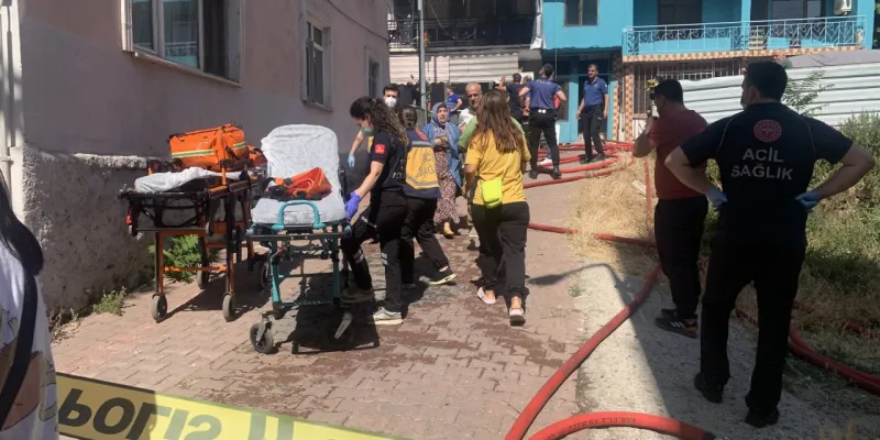 Kocaeli'de Korkunç Yangın! Apartman Sakinleri Mahsur Kaldı