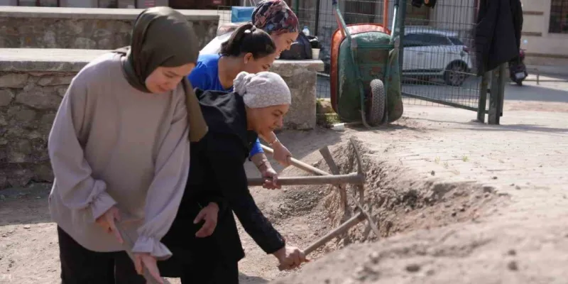 Konuralp Antik Tiyatro Kazıları: Gönüllülerden Büyük Destek!