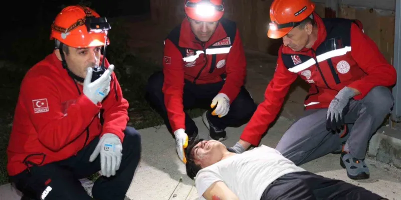 Düzce'de Lise Pansiyonunda Nefes Kesen Kurtarma Tatbikatı!